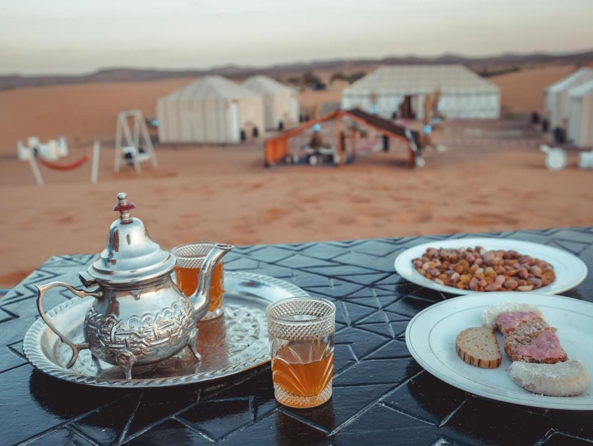 Camel Luxury Camp Bed & Breakfast เมอร์ซูกา ภายนอก รูปภาพ