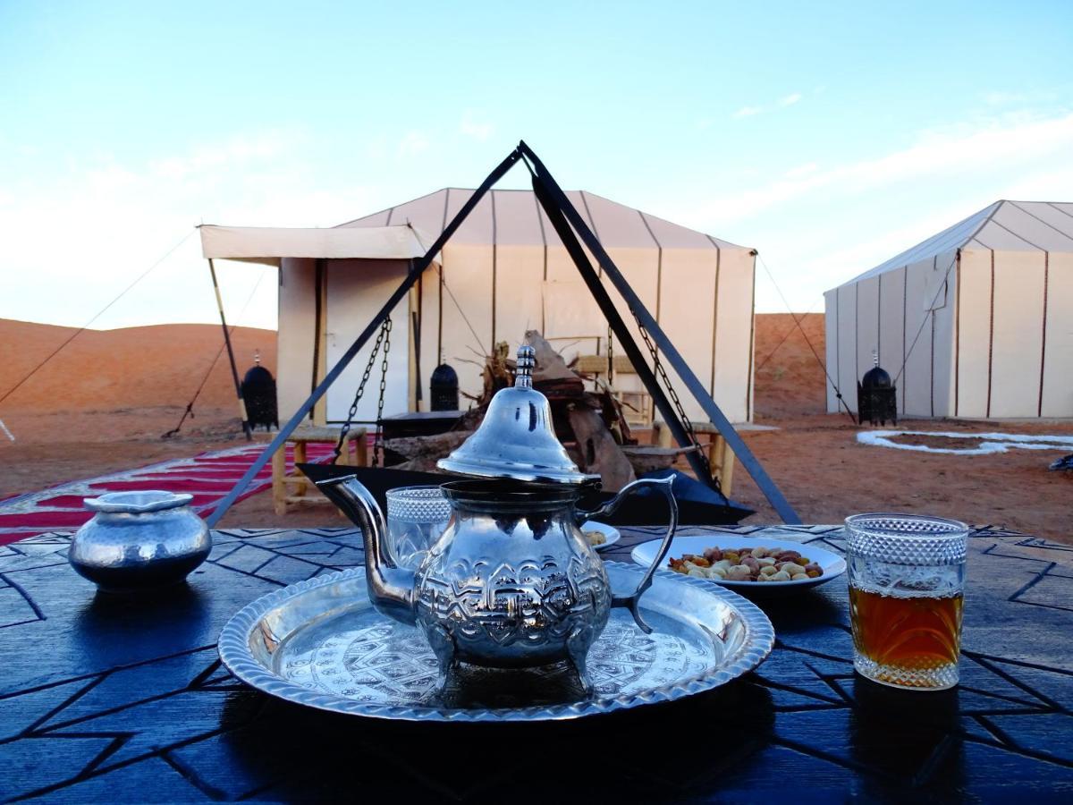 Camel Luxury Camp Bed & Breakfast เมอร์ซูกา ภายนอก รูปภาพ