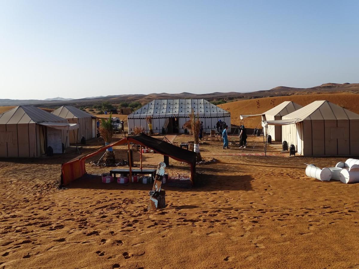 Camel Luxury Camp Bed & Breakfast เมอร์ซูกา ภายนอก รูปภาพ
