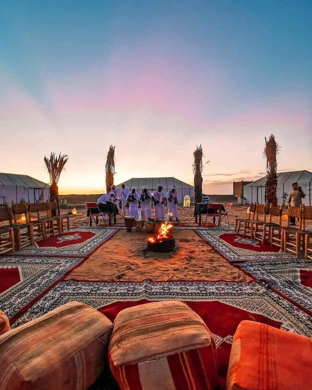 Camel Luxury Camp Bed & Breakfast เมอร์ซูกา ภายนอก รูปภาพ